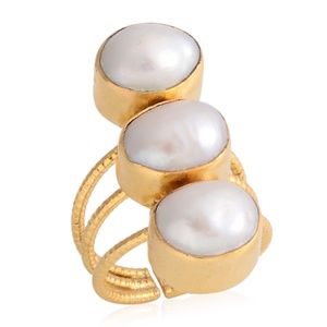 Size 7.5 Freshwater Pearl Elongated Trilogy Ring